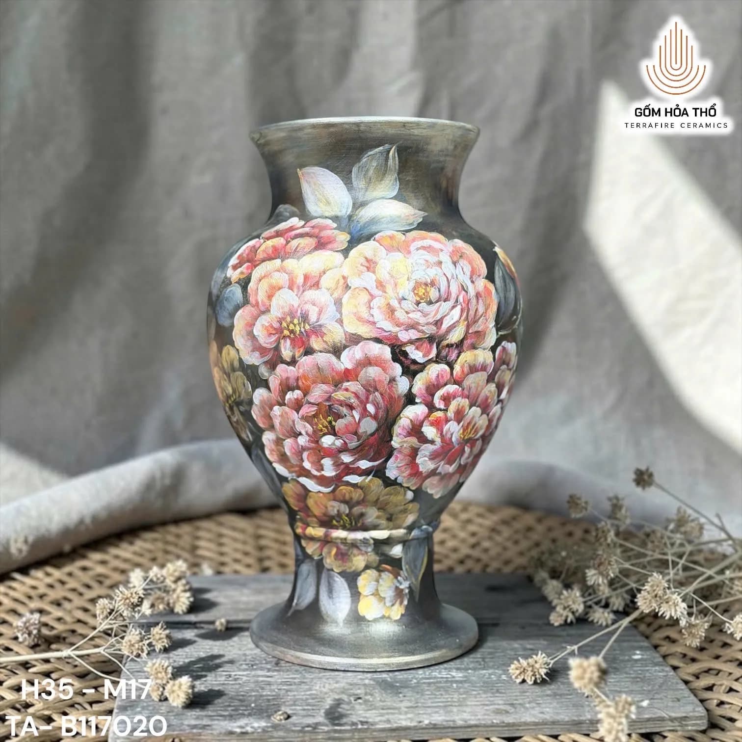 Bình hoa gốm vẽ hoa mẫu đơn