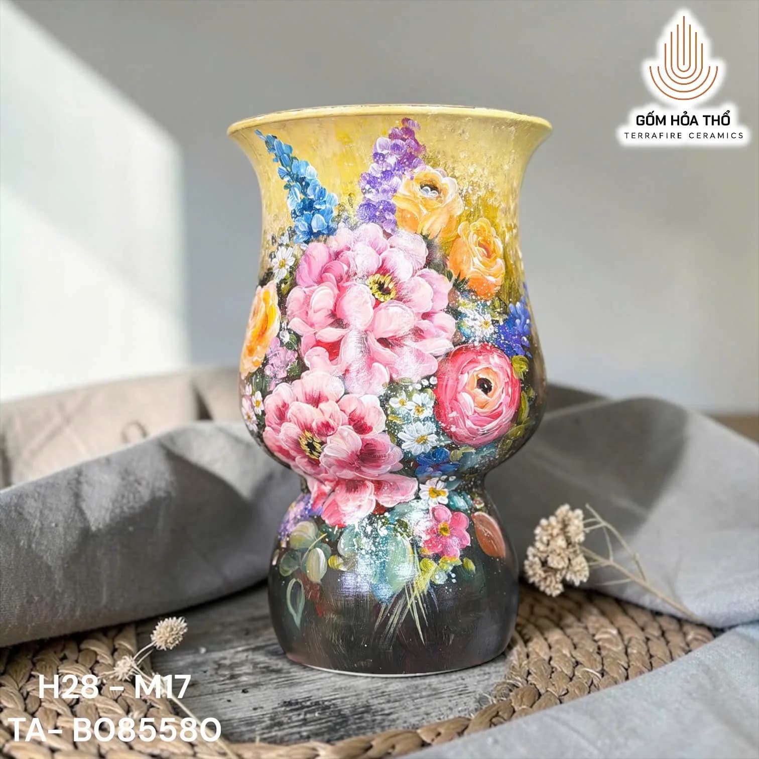 Bình hoa gốm vẽ hoa mẫu đơn
