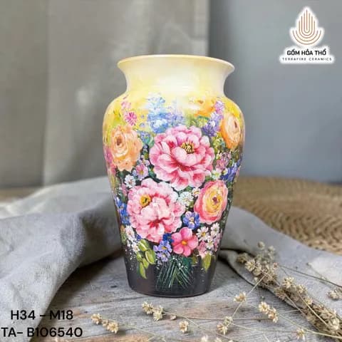 Bình hoa vẽ tay hoa mẫu đơn rực rỡ