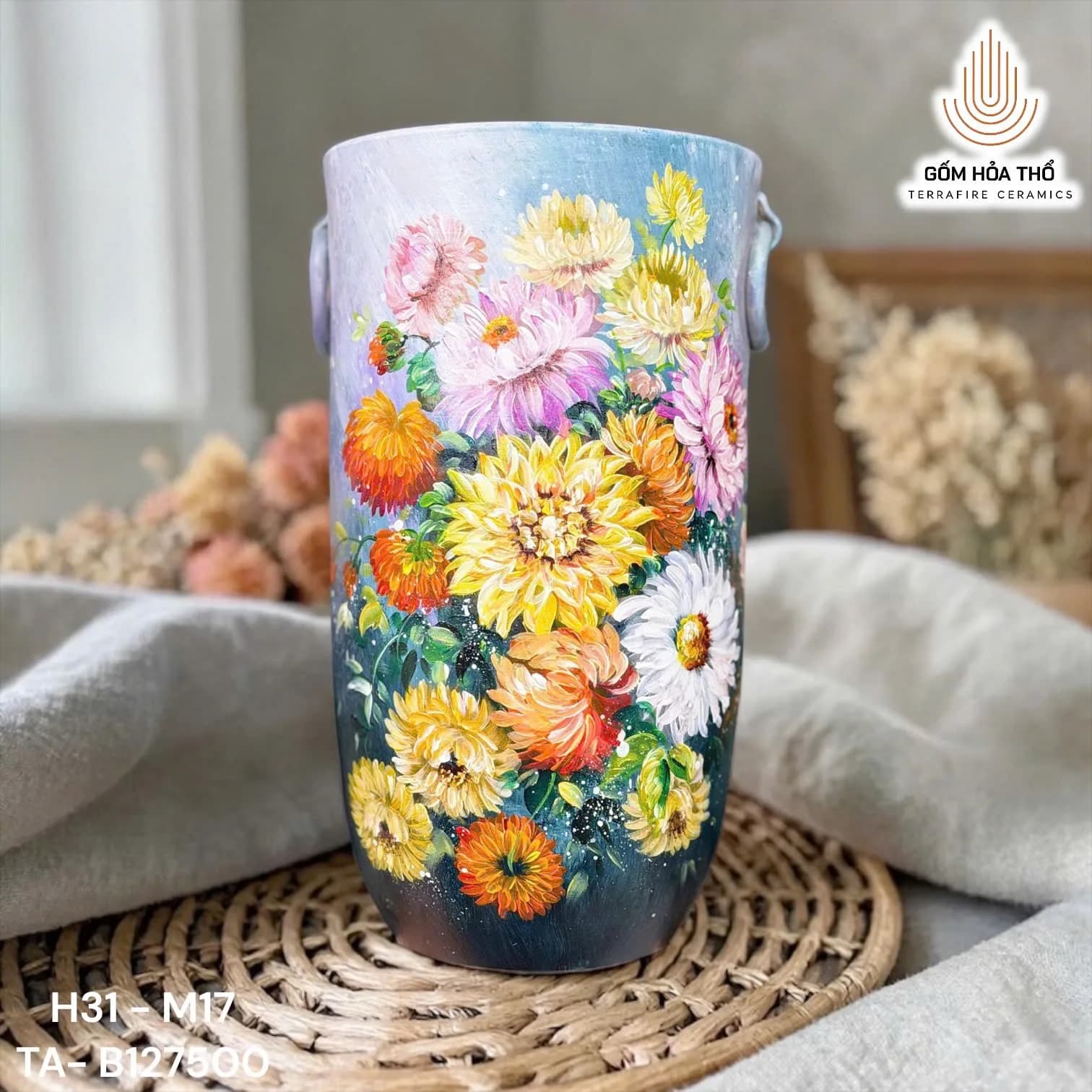 Bình hoa tai quai vẽ hoa cúc đa sắc