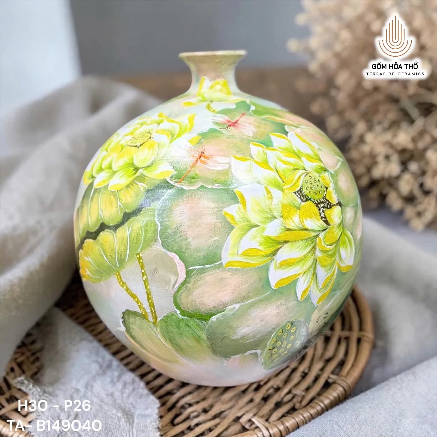 Bình hút lộc vẽ tay hoa sen