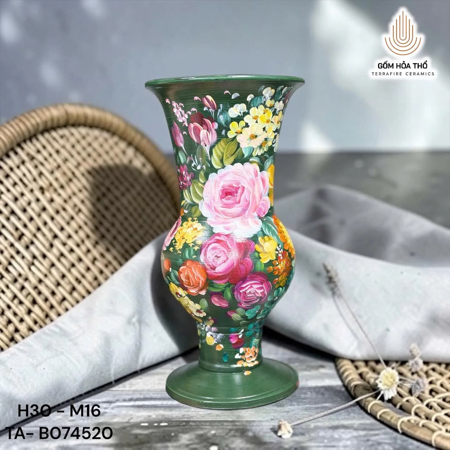 Bình hoa gốm vẽ hoa hồng xanh rêu