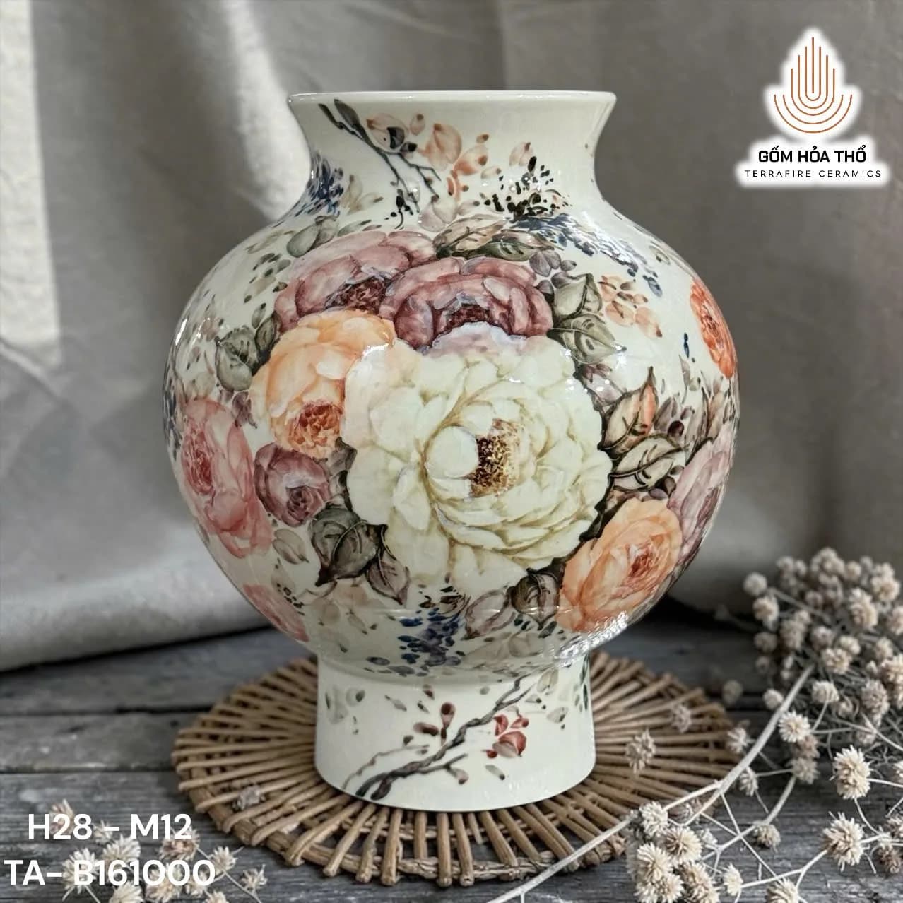 Bình hoa gốm vẽ hoa mẫu đơn