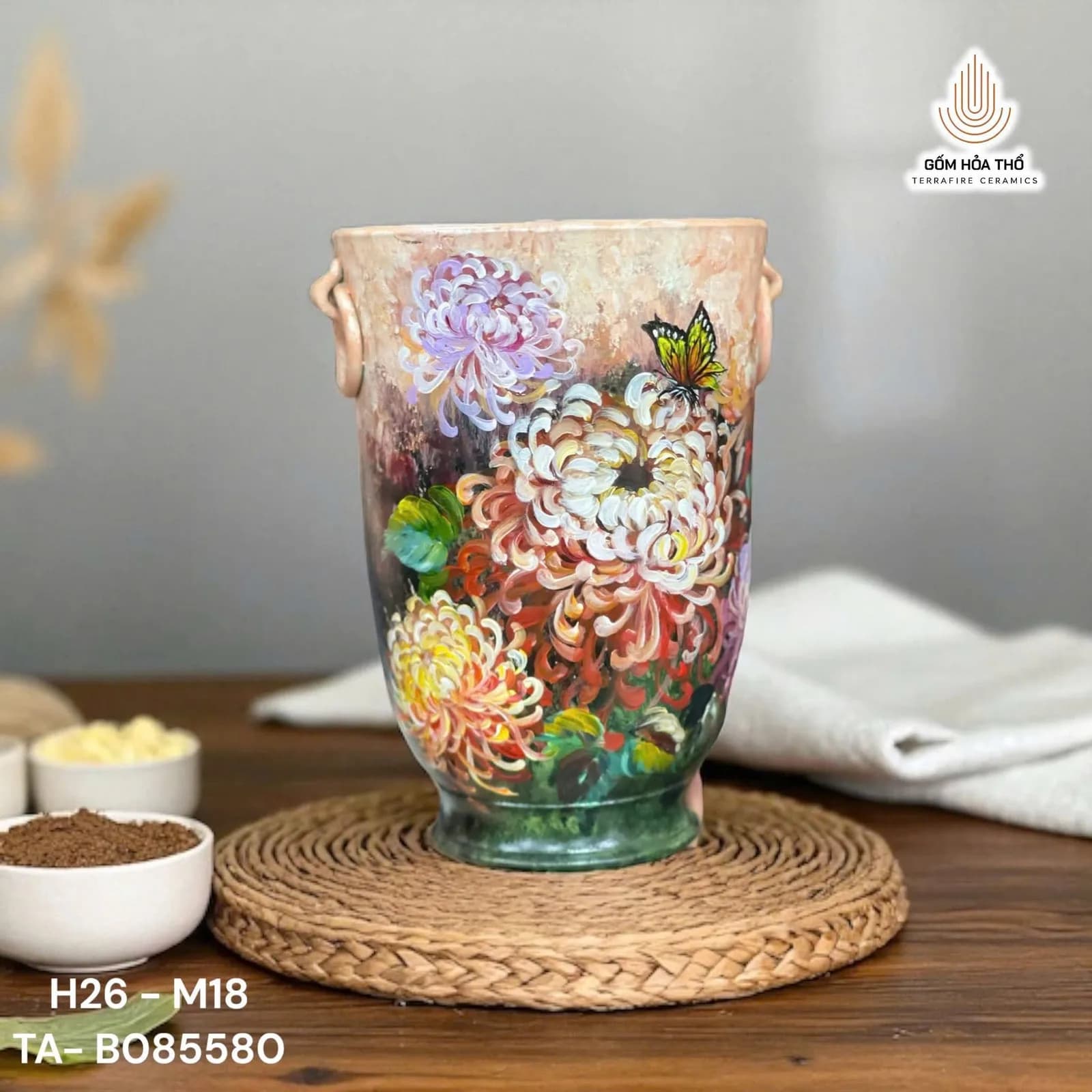 Bình hoa cúc đại đóa vẽ tay hai tai