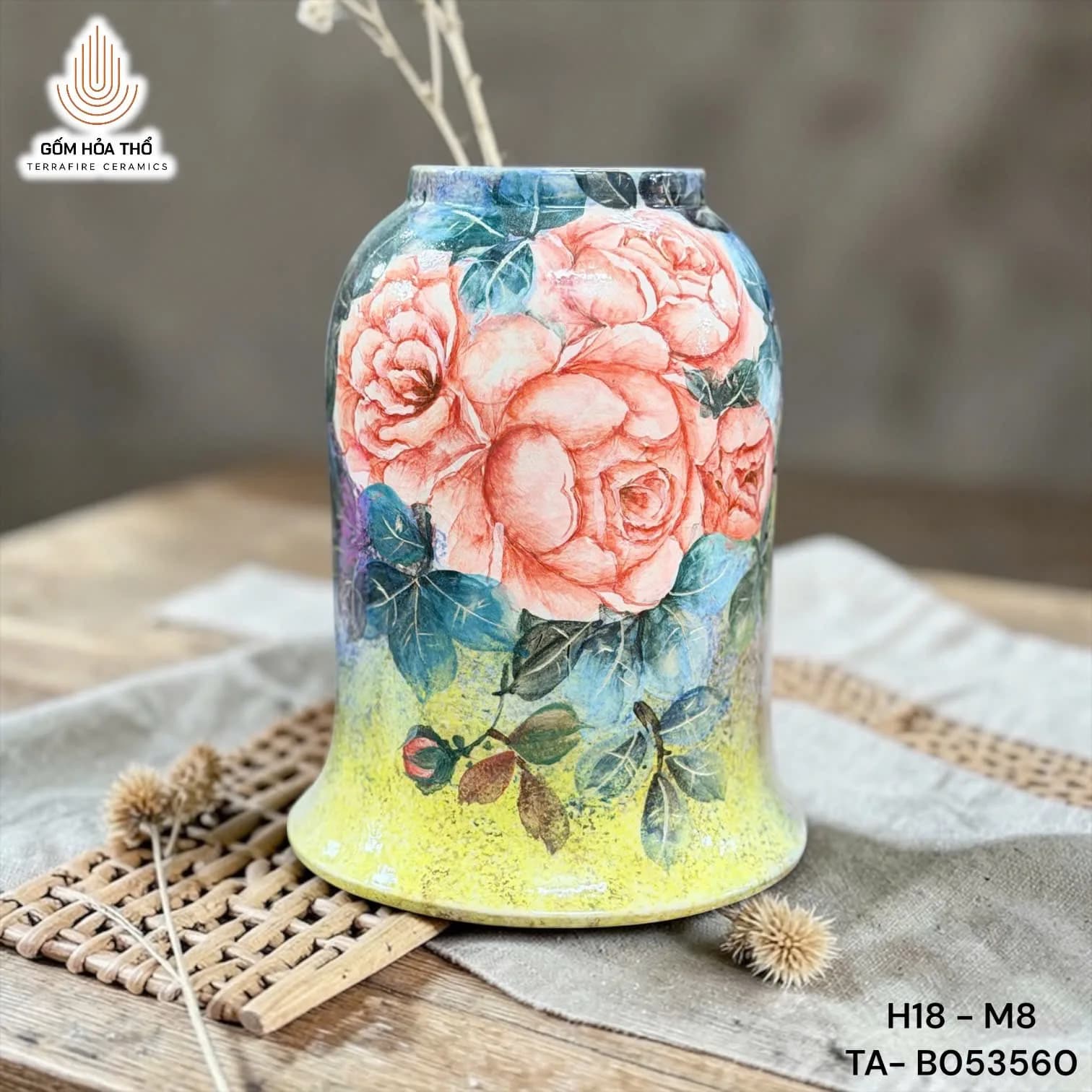 Bình hoa dáng chuông vẽ hoa hồng