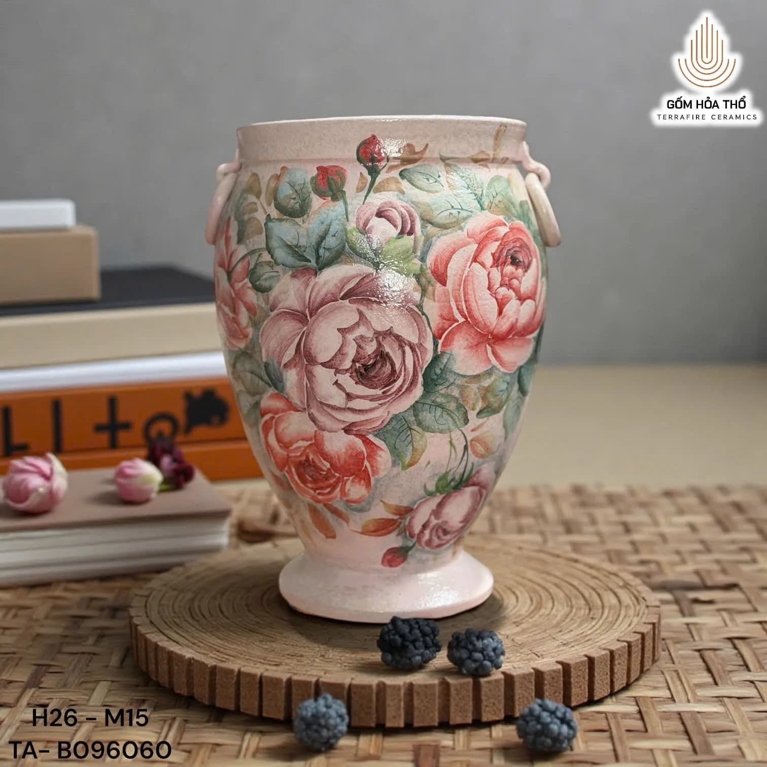 Bình hoa tai khuyên vẽ hoa hồng vintage