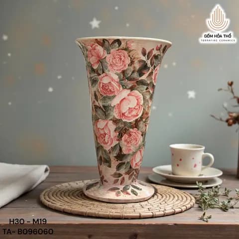 Bình hoa dáng loa vẽ hoa hồng cổ