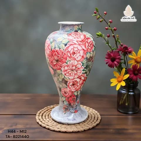 Bình hoa gốm vẽ hoa mẫu đơn nở rộ