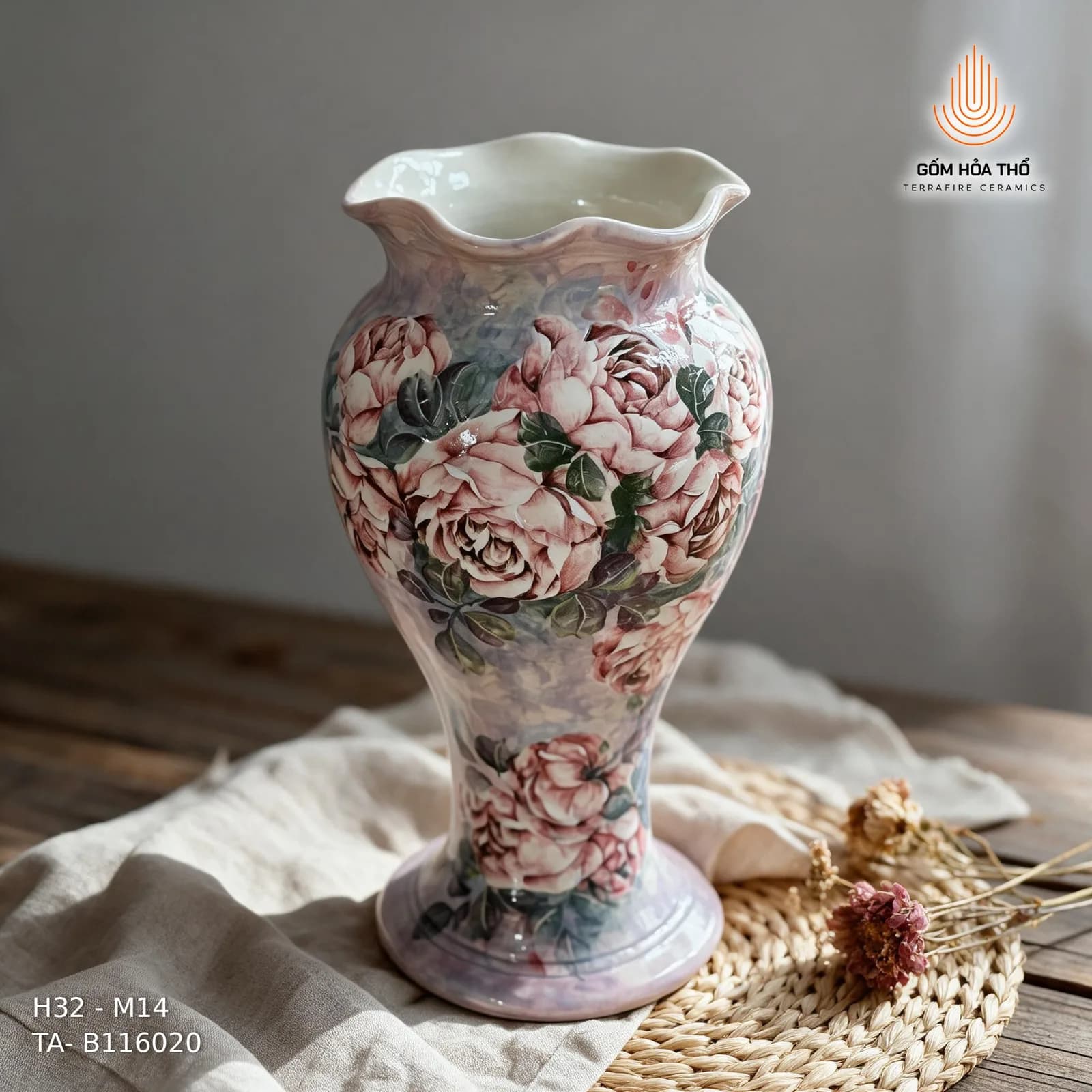 Bình hoa miệng lượn vẽ hoa hồng cổ