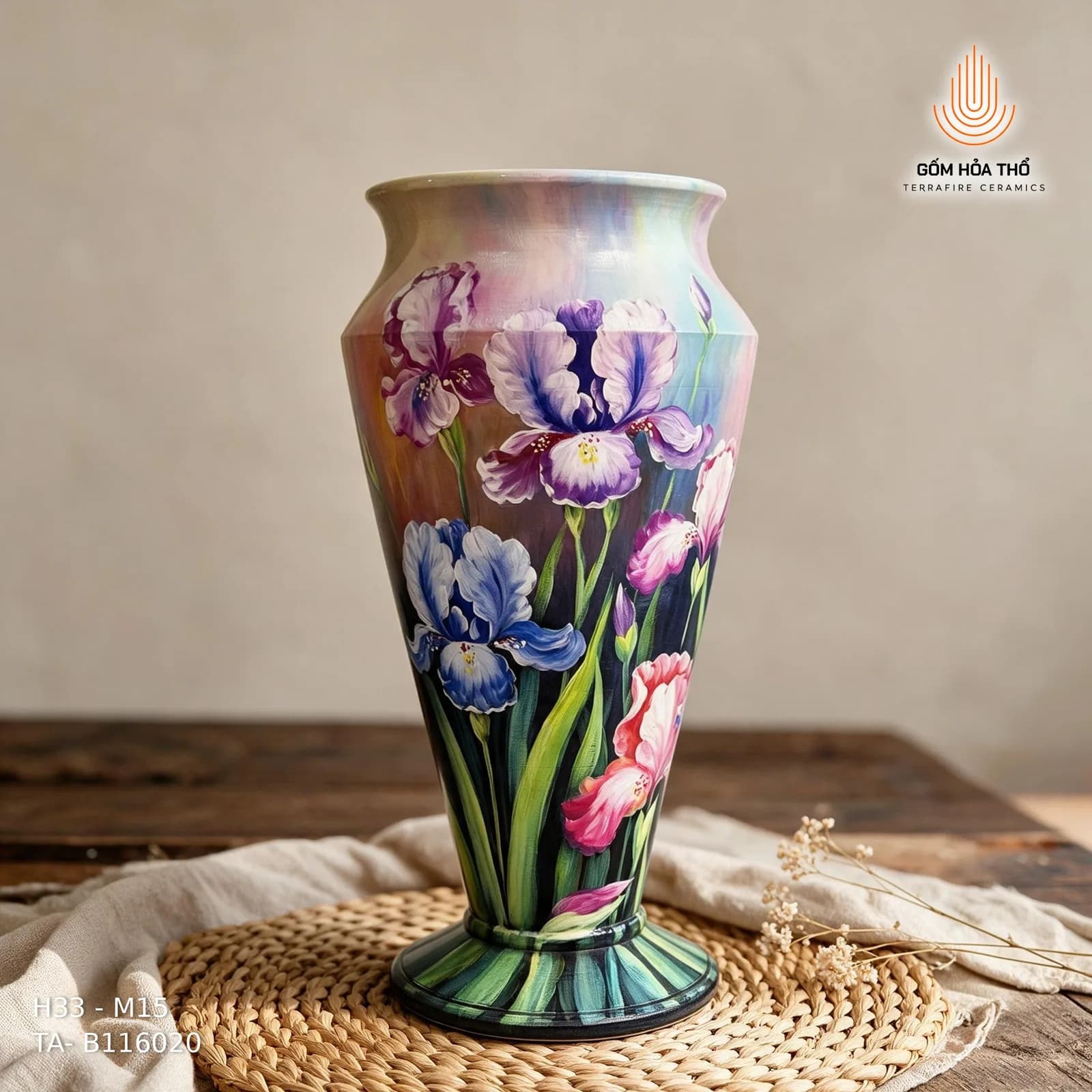 Bình hoa gốm vẽ tay hoa diên vĩ