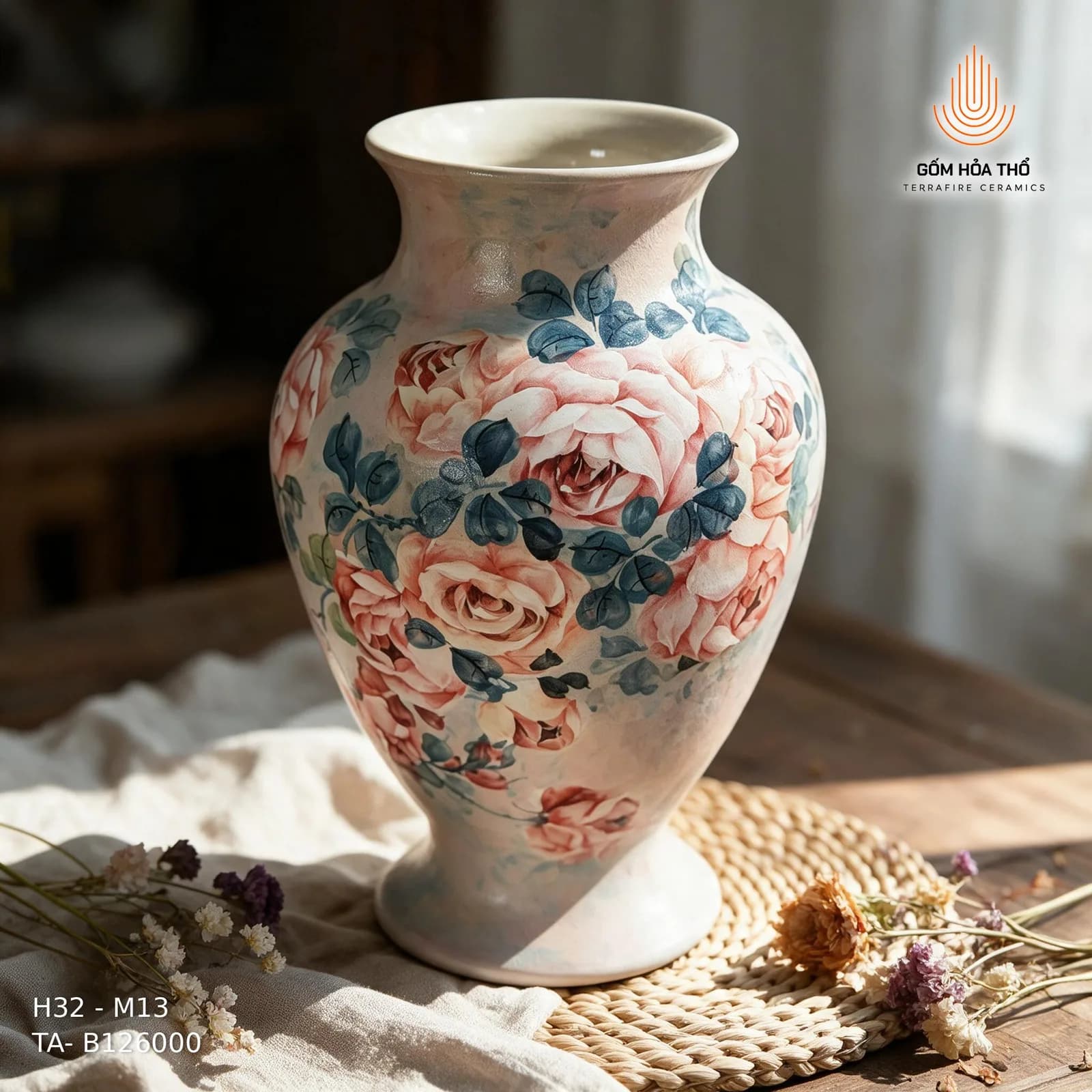 Bình hoa gốm vẽ hoa hồng cổ điển