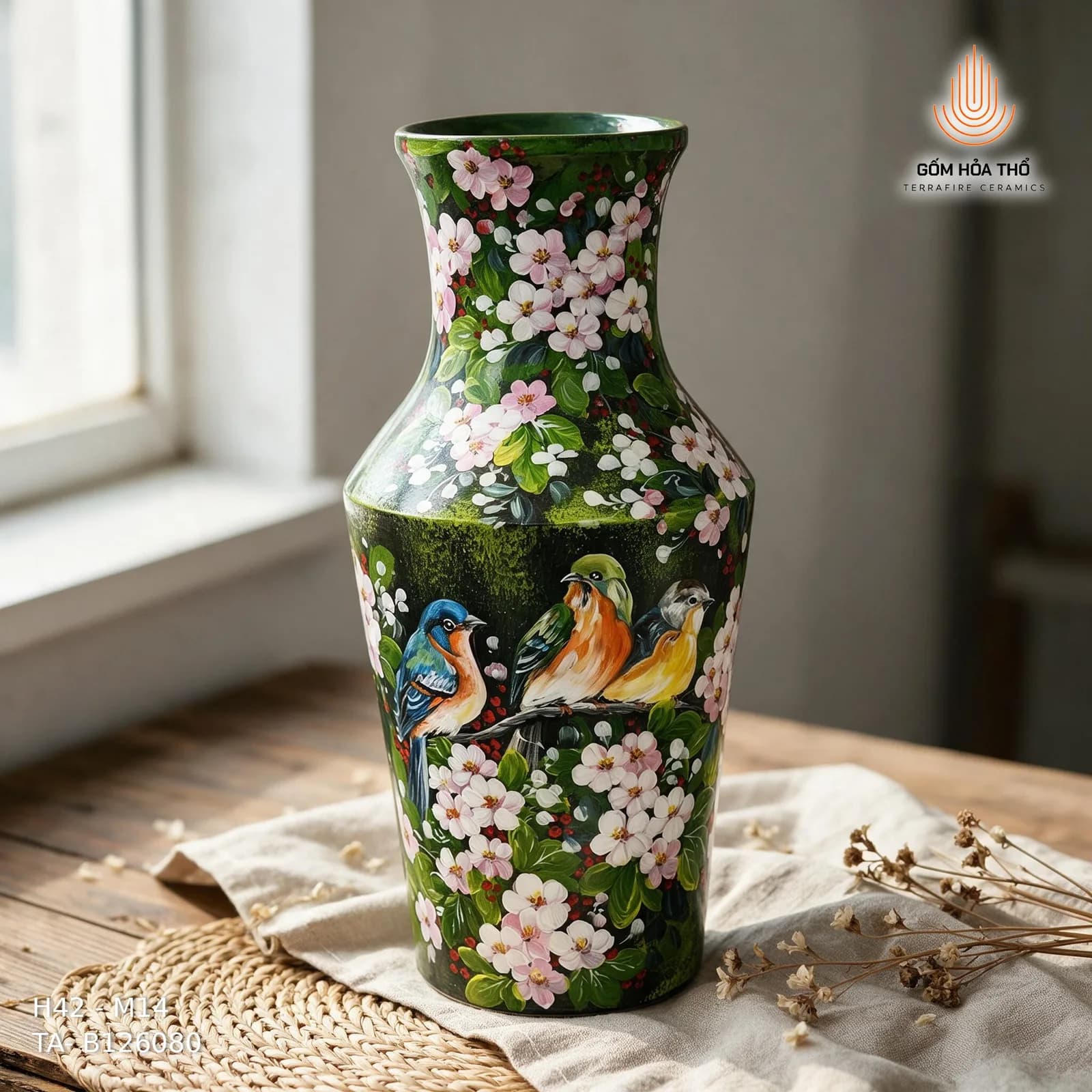 Bình hoa gốm vẽ đàn chim và hoa đào