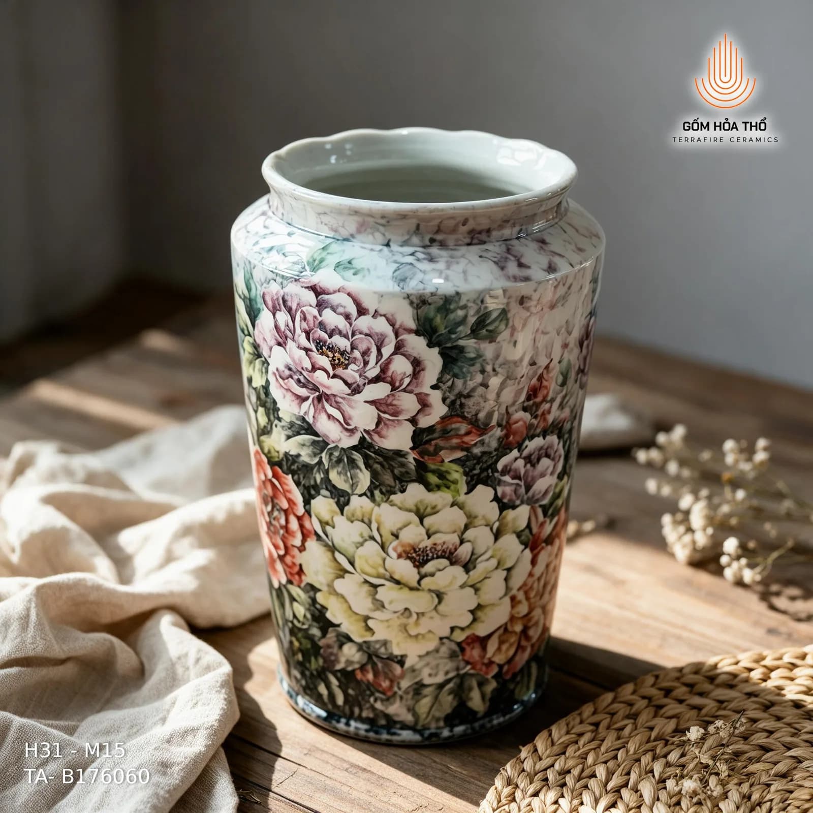 Bình hoa miệng lượn vẽ hoa mẫu đơn
