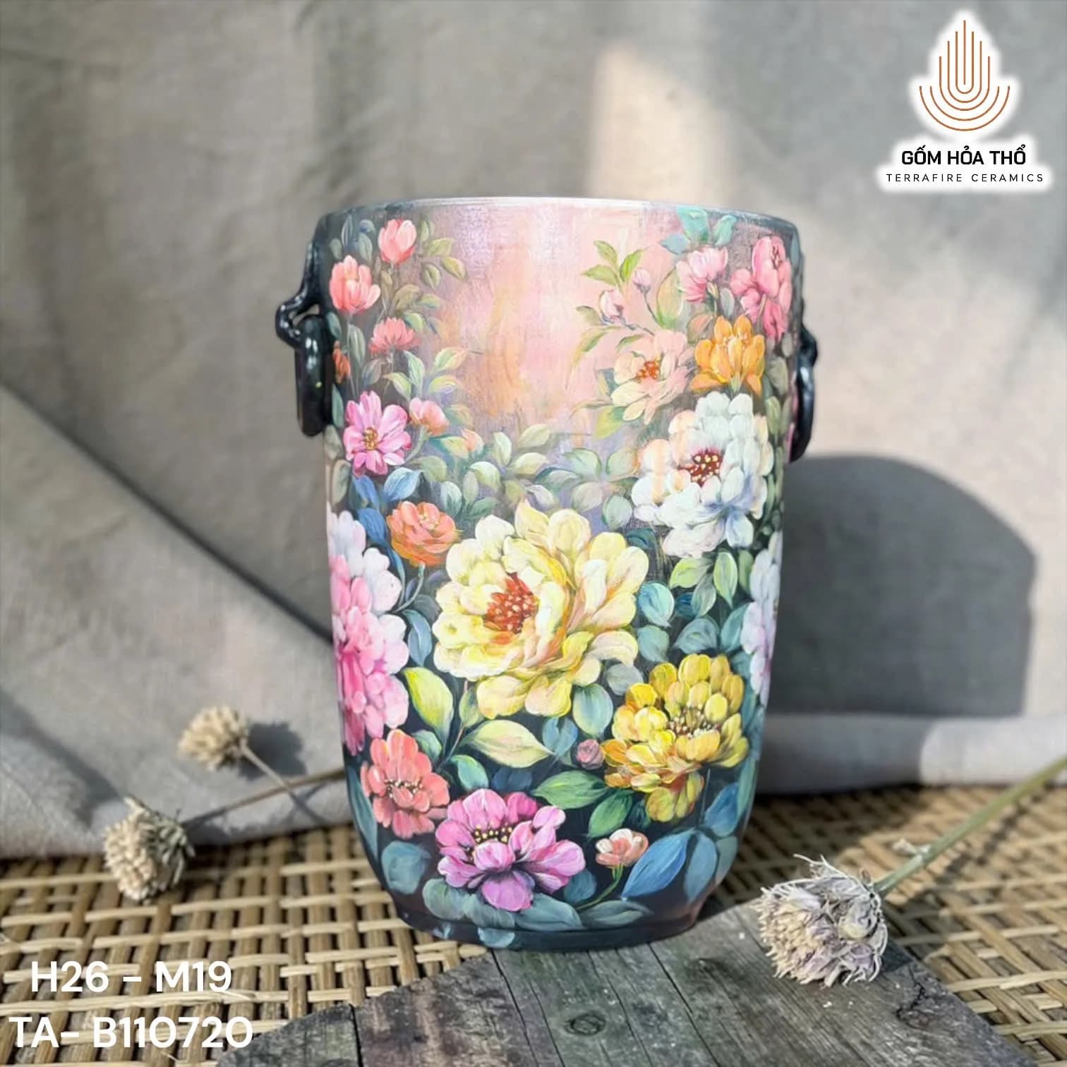 Bình gốm dáng xô hai tai vẽ hoa mẫu đơn sơn dầu