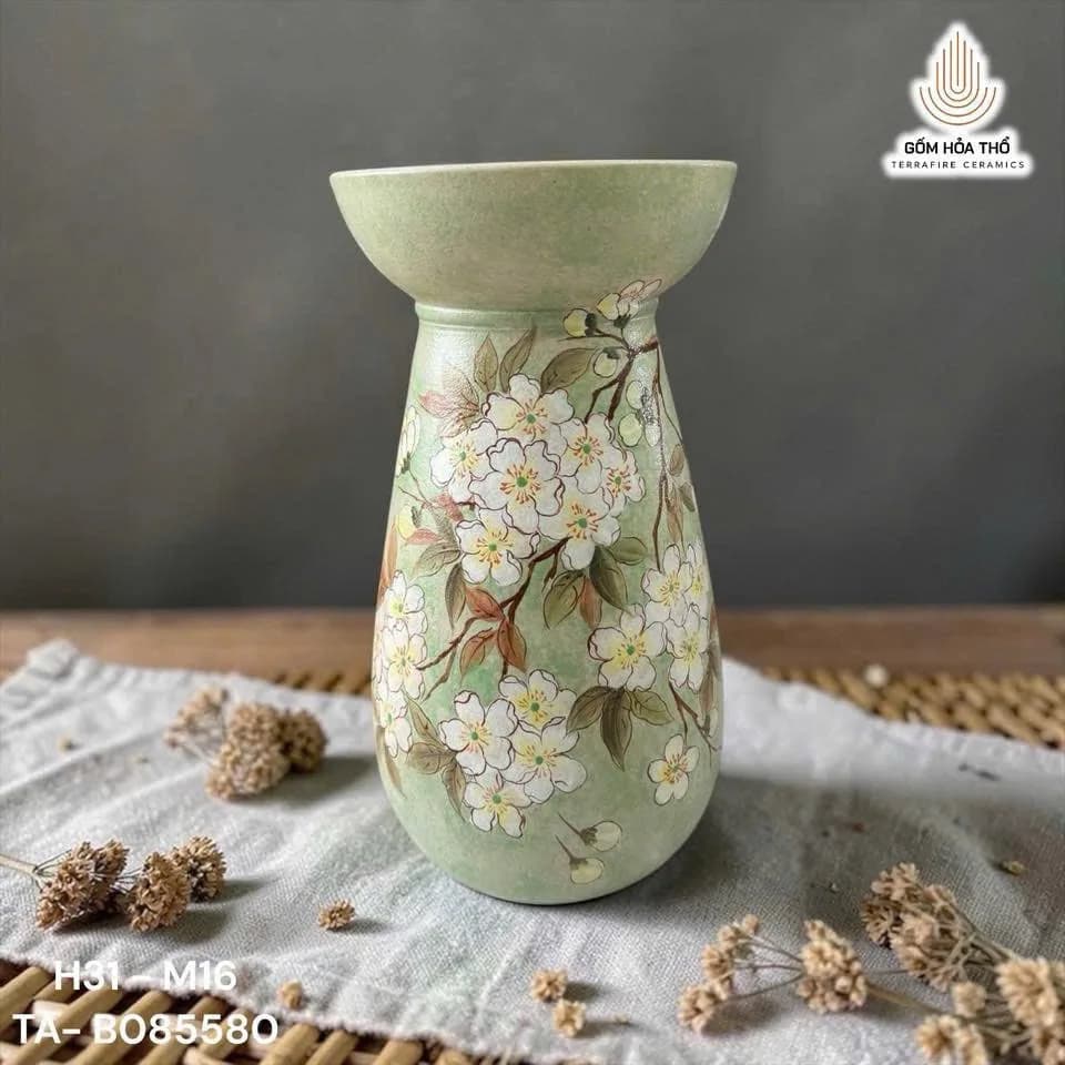 Bình hoa gốm dáng miệng loe vẽ hoa trắng nền xanh