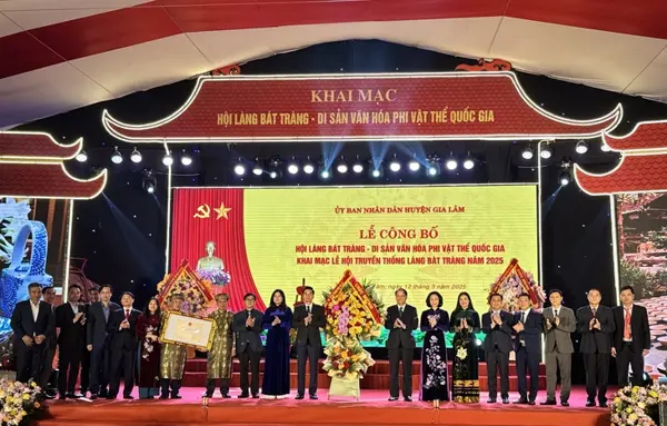 Hội làng Bát Tràng chính thức được công nhận là Di sản văn hóa phi vật thể quốc gia